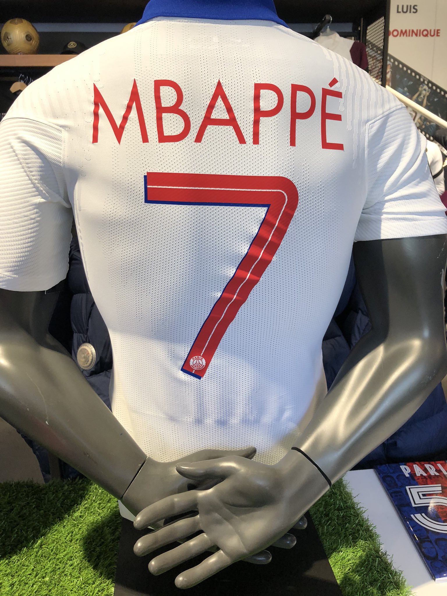 Flocage PSG Extérieur 2020/2021 – Nom Mbappé – Neuf Avec étiquettes