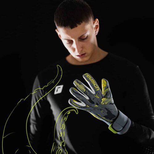 Image de l'article Le Kraken s'invite sur une paire de gants de la marque Reusch