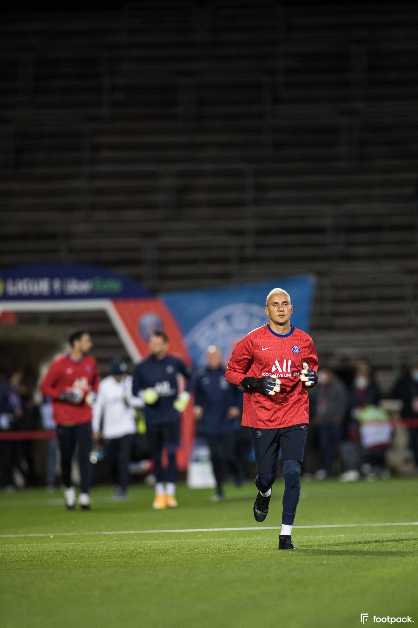 keylor-navas-crampons-gants-masques-adidas-1