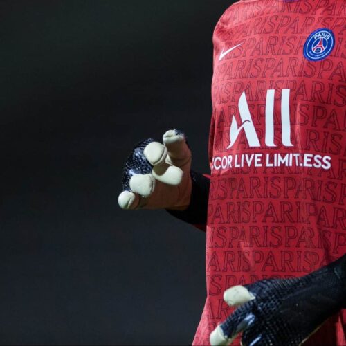 Image de l'article Keylor Navas en crampons et gants masqués ! #bootsmercato