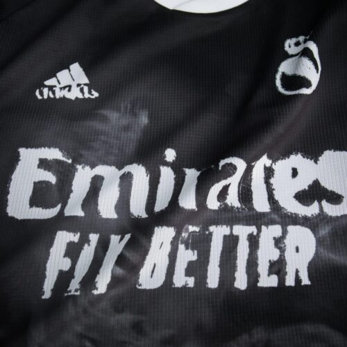 Image de l'article Le Real Madrid, mécontent du blason du maillot Humanrace dessiné par Pharrell