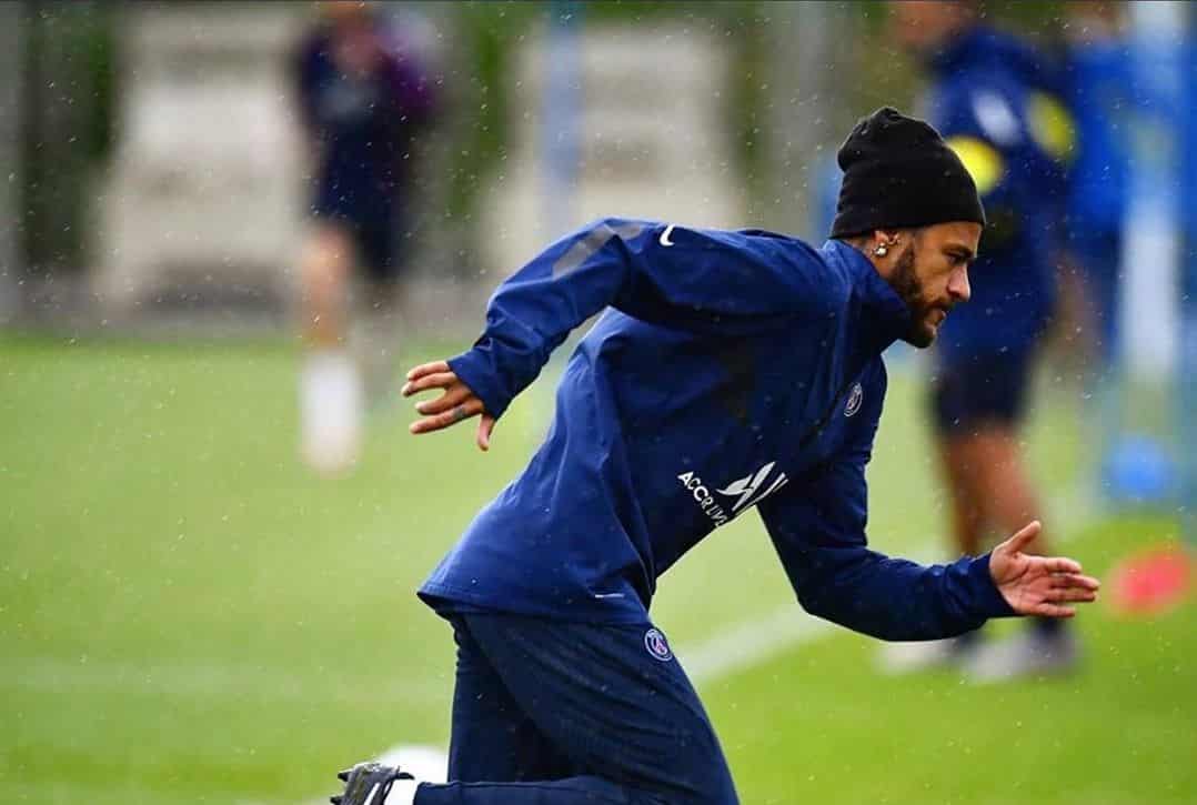 Neymar s'entraine avec le nouveau prototype de crampons Puma