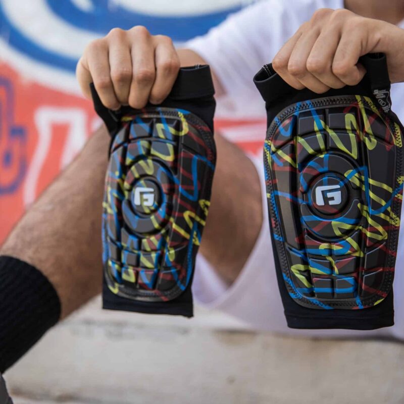 Un protège-tibia G-Form inspiré du graffiti - footpack.