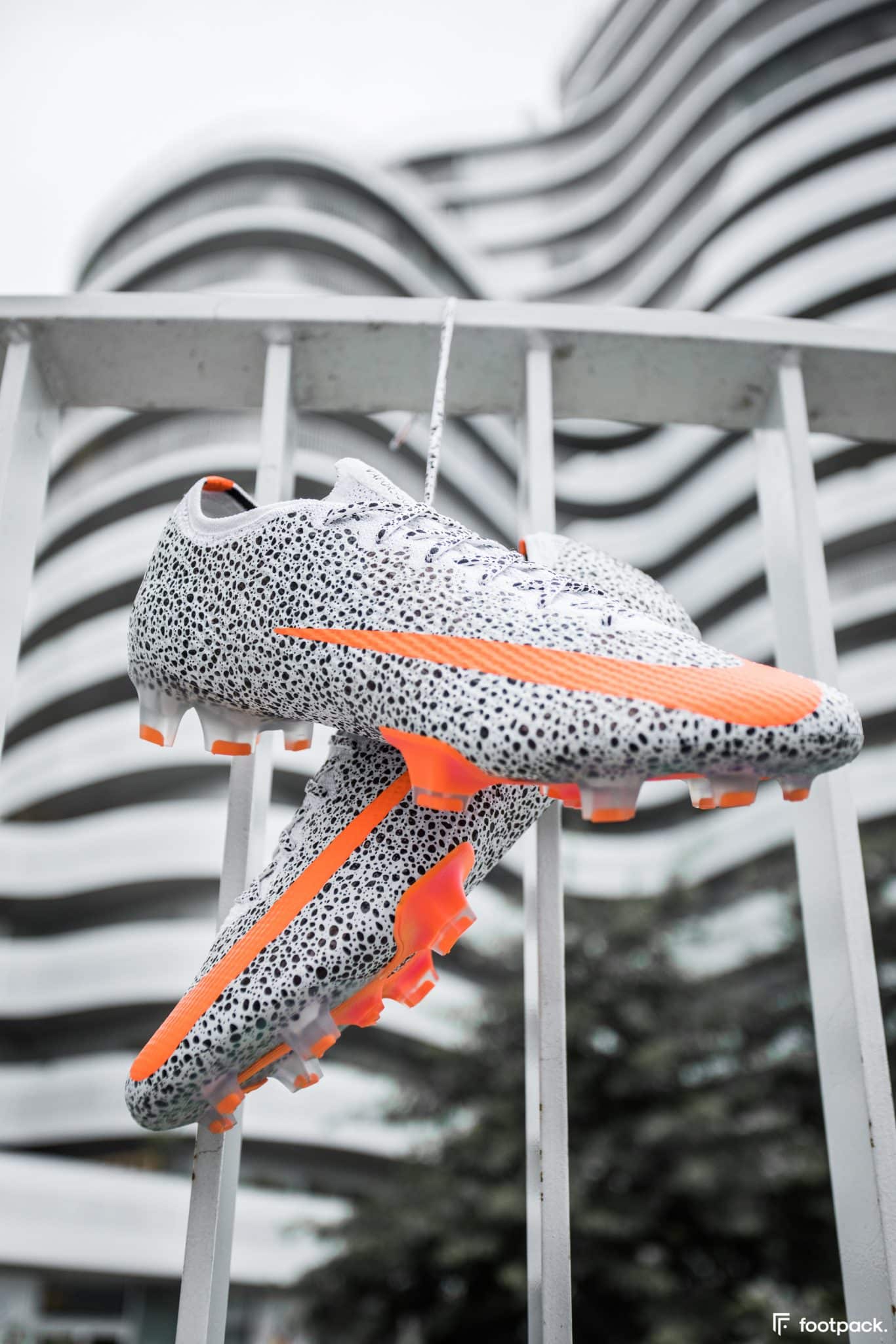 Quelle est la chaussure de foot la plus l?�g?�re ? - footpack.