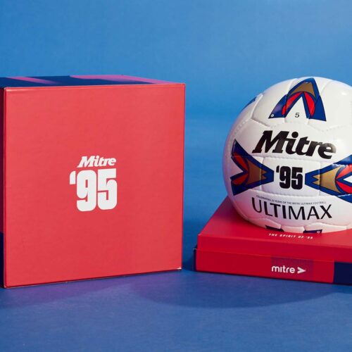Image de l'article Mitre relance l'iconique ballon de la Premier League, le Ultimax