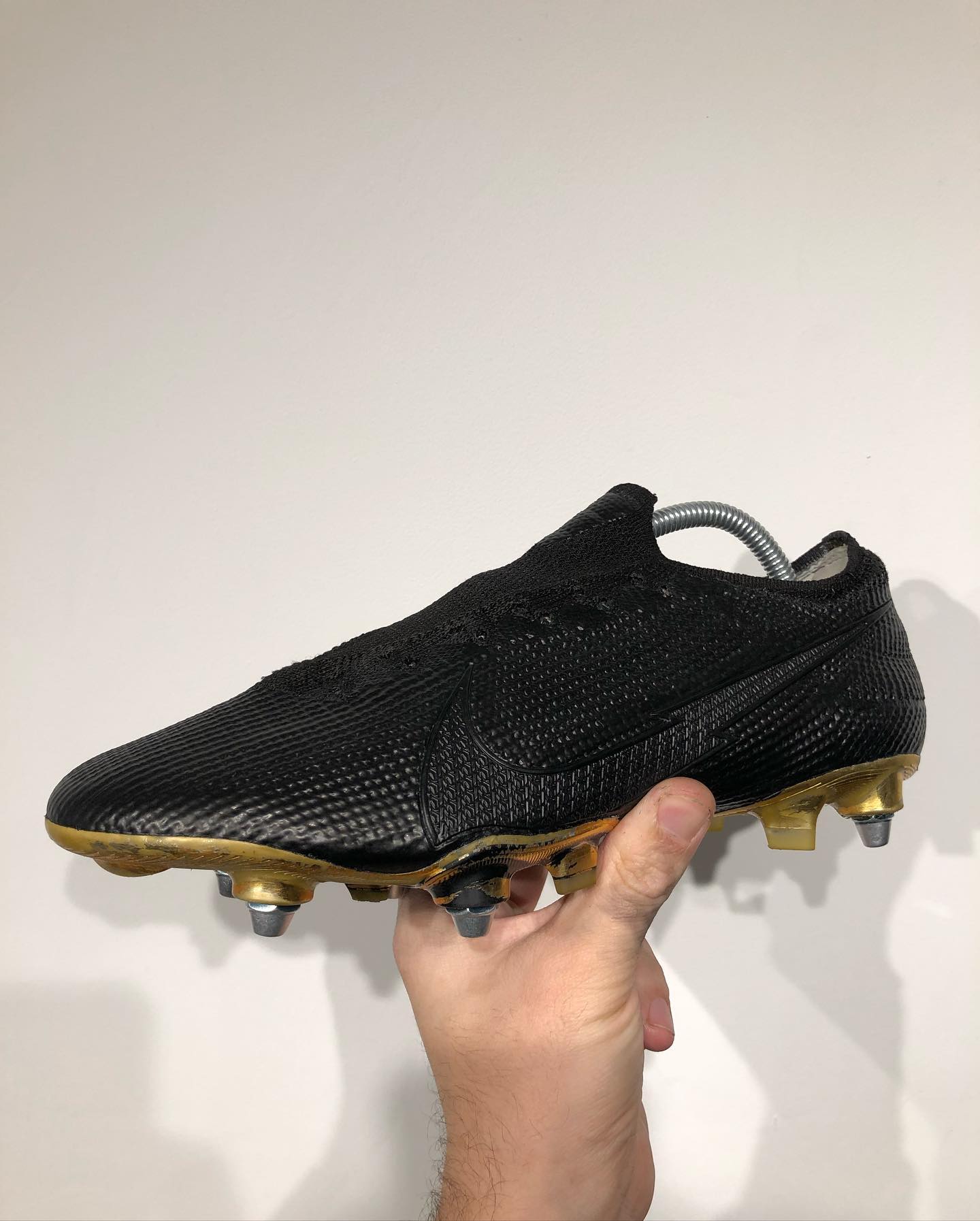 crampons-adama-traore-noir-1
