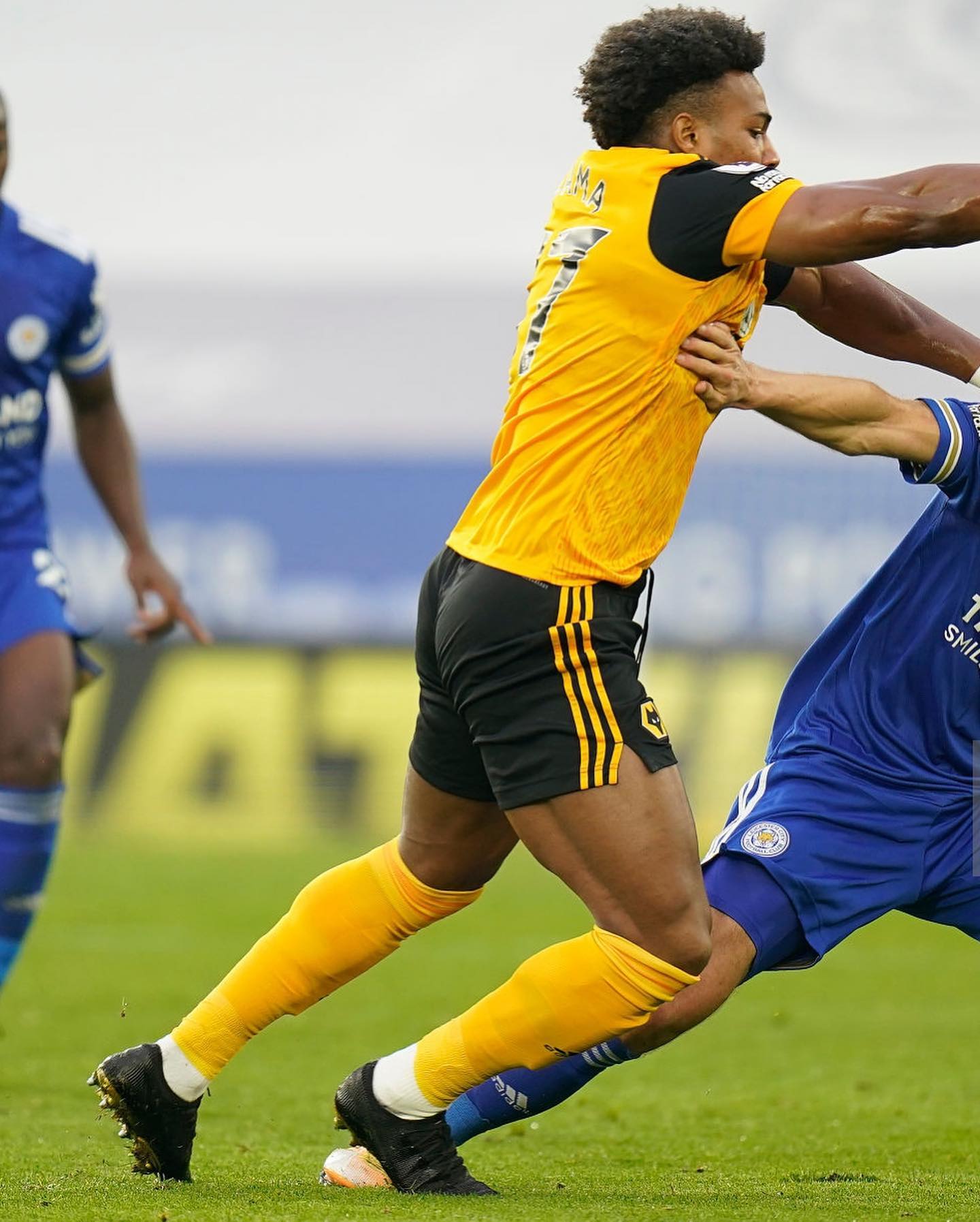 crampons-adama-traore-noir-3