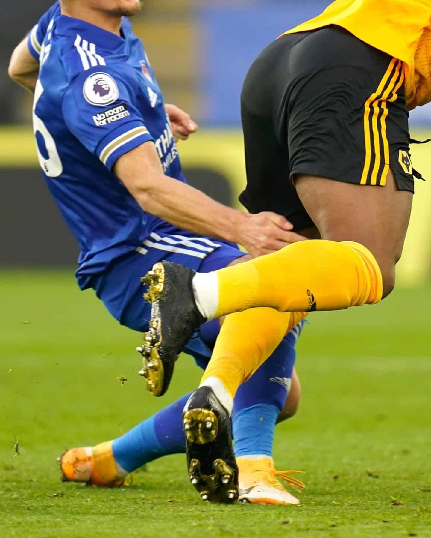 crampons-adama-traore-noir-4
