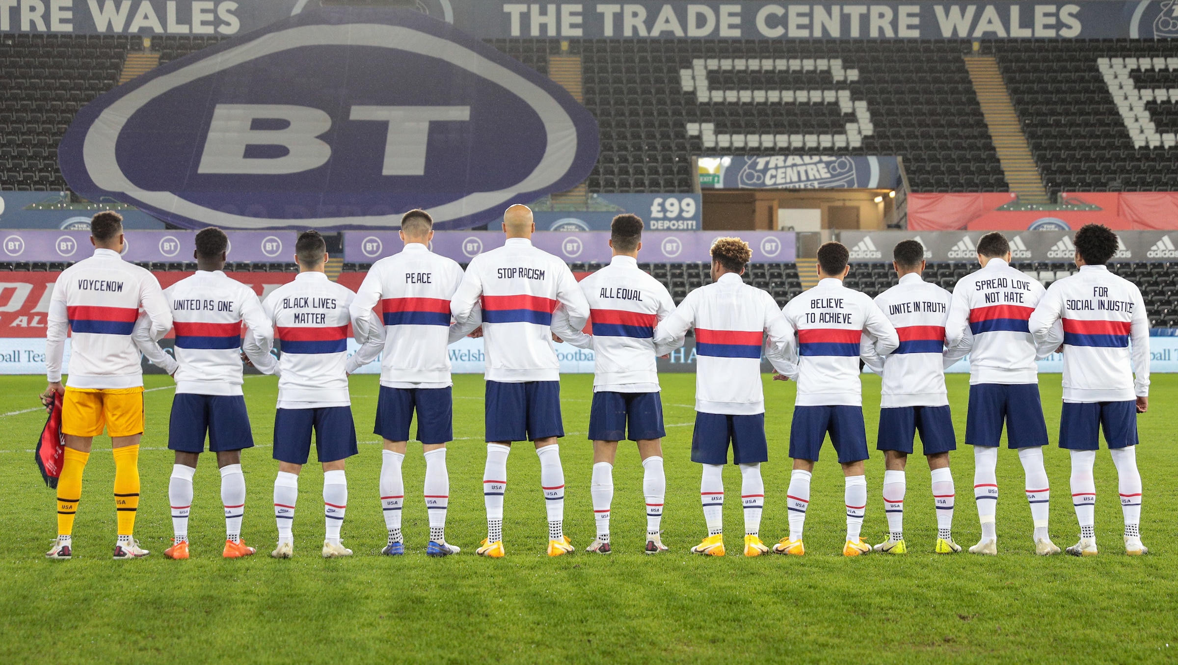 Des Messages Engages Sur Les Vestes Des Joueurs Des Usa Footpack