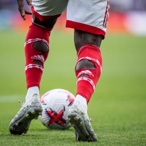 Image de l'article Pourquoi les footballeurs ont-ils des trous dans leurs chaussettes&nbsp;?