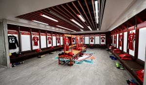 Quand un joueur change de nom sur son maillot à la mi-temps!