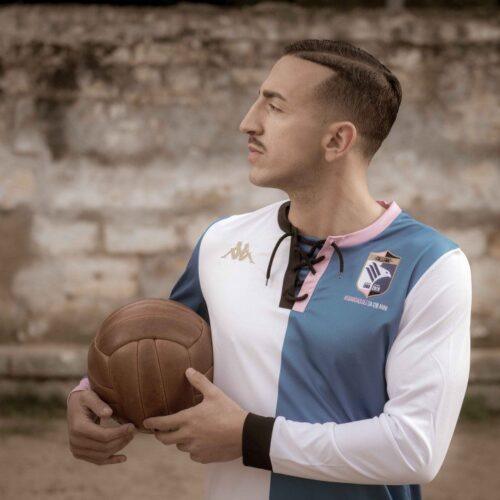 Image de l'article Palerme dévoile un maillot spécial pour son 120ème anniversaire