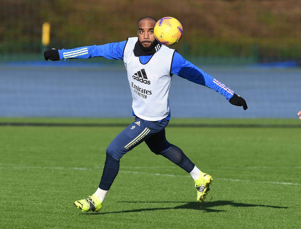 alexandre-lacazette-crampons-puma-future-Z-1