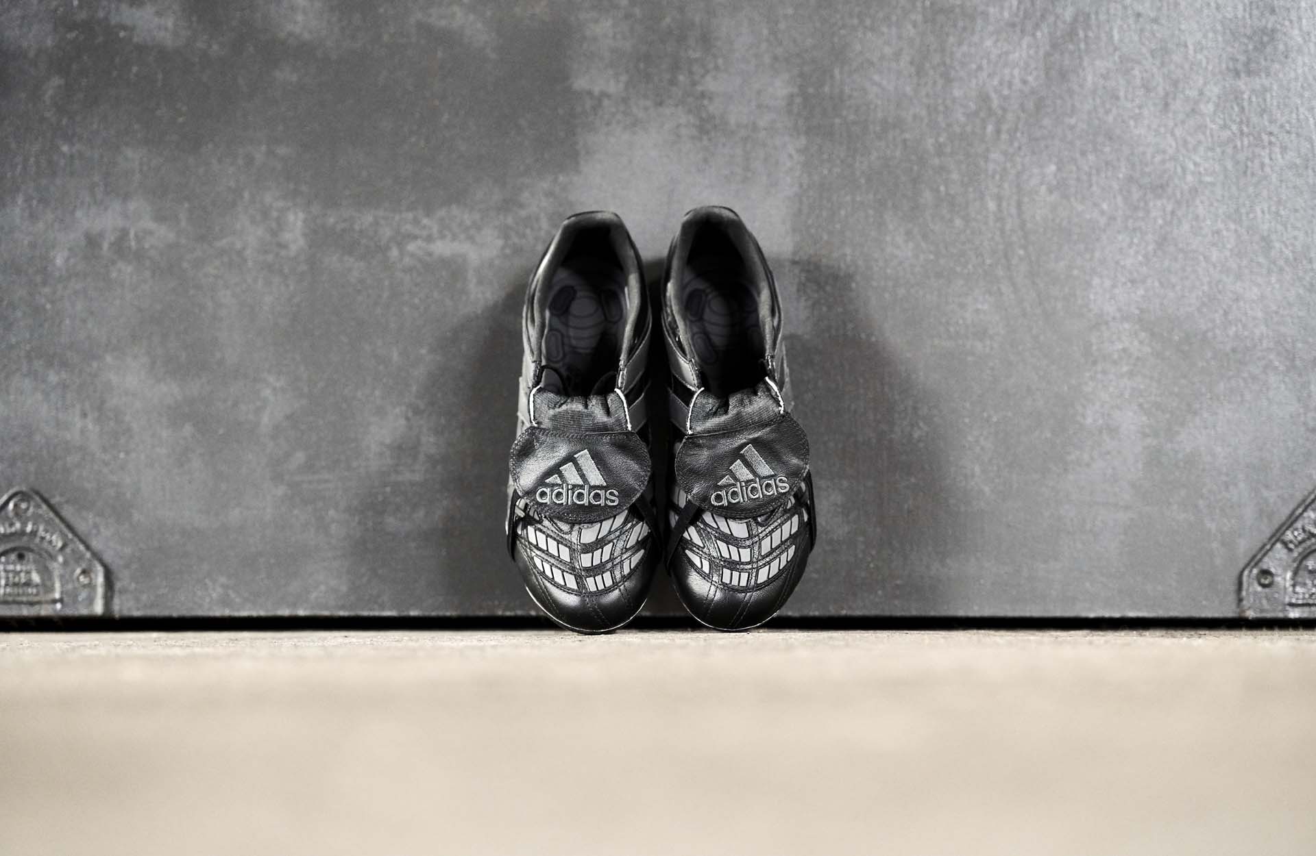 chaussures-foot-adidas-predator-accelerator-blackout-eternal-class-7