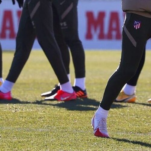 Image de l'article Diego Simeone, le coach qui porte des crampons plus stylés que ses joueurs