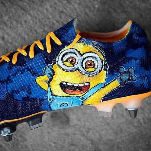 Image de l'article Des crampons « Minions » pour Alexandre Lacazette !