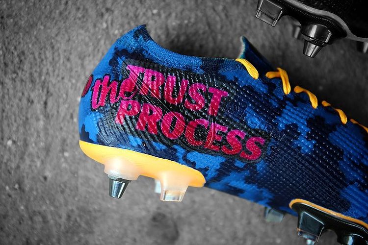 crampons-alexandre-lacazette-minions-personnalise-6