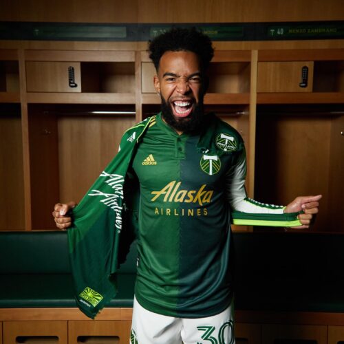 Image de l'article Inspiré du passé, le maillot 21-22 des Portland Timbers débarque