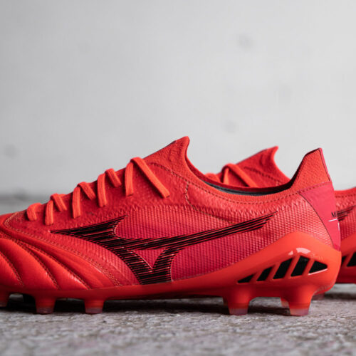 Image de l'article Le rouge s'invite sur le nouveau pack de crampons de Mizuno