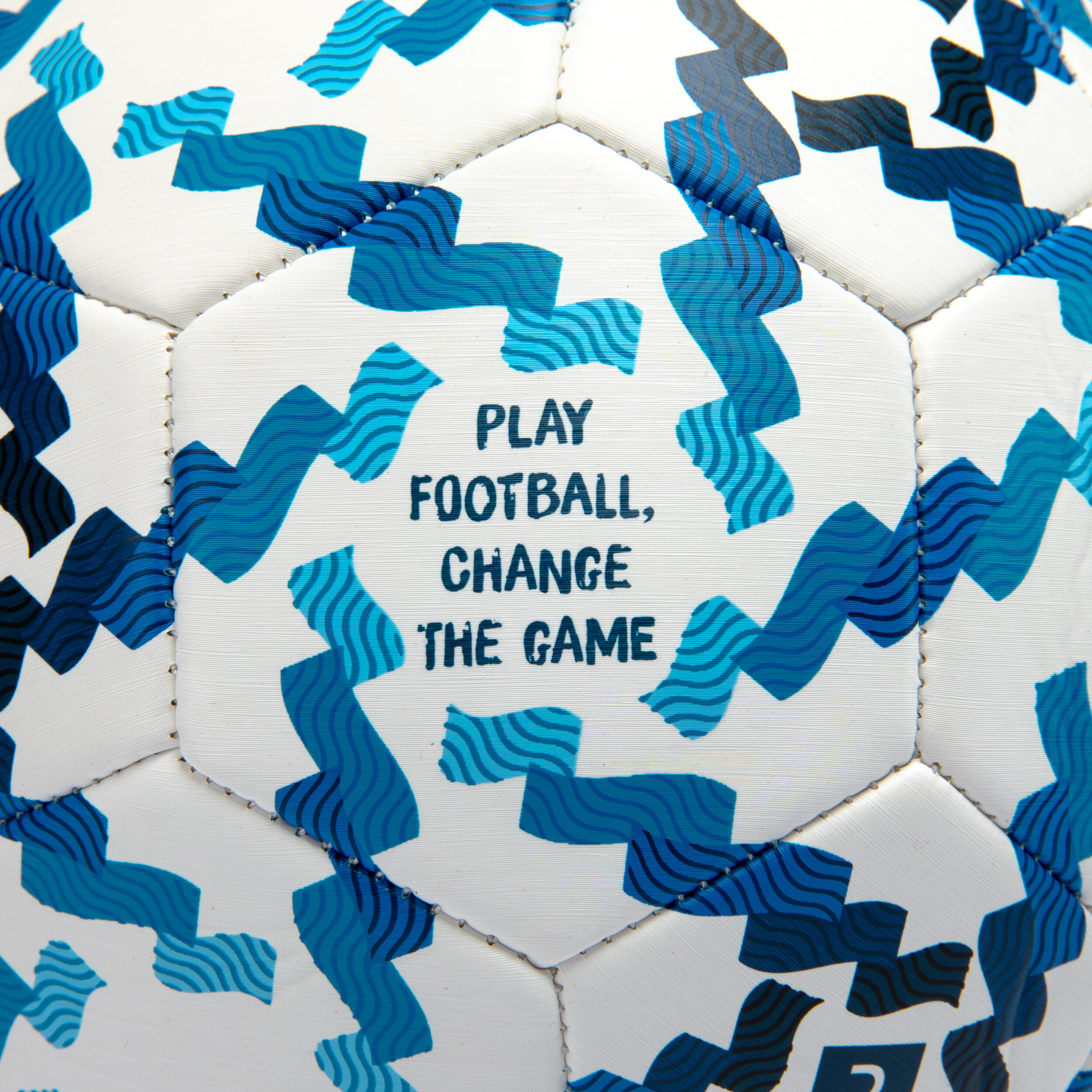 ballon-danone-nations-cup-acces-eau-potable-2