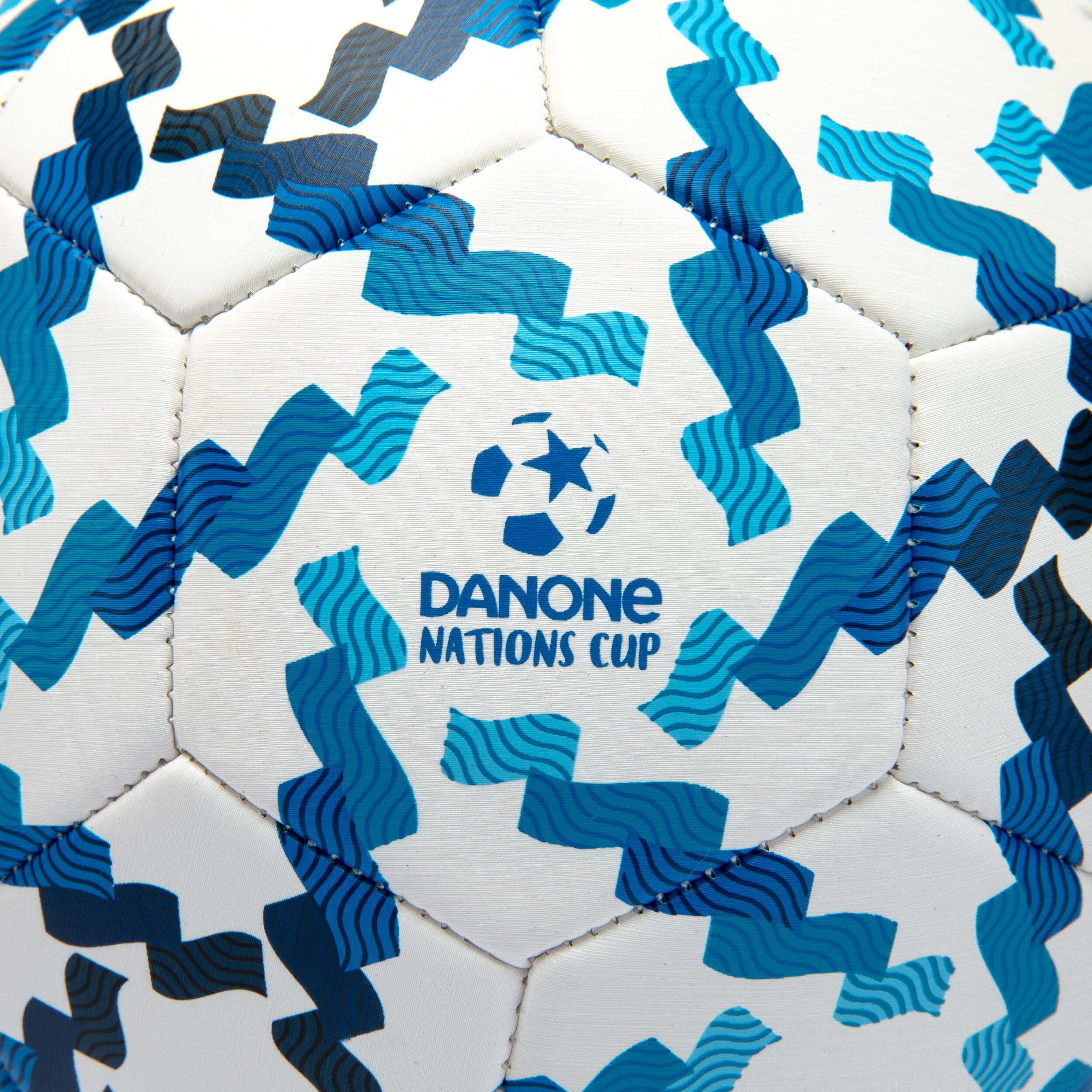 ballon-danone-nations-cup-acces-eau-potable-4