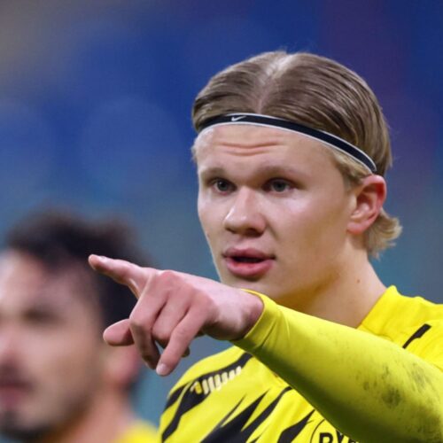 Image de l'article Pourquoi Erling Haaland masque la virgule Nike de son bandeau ?