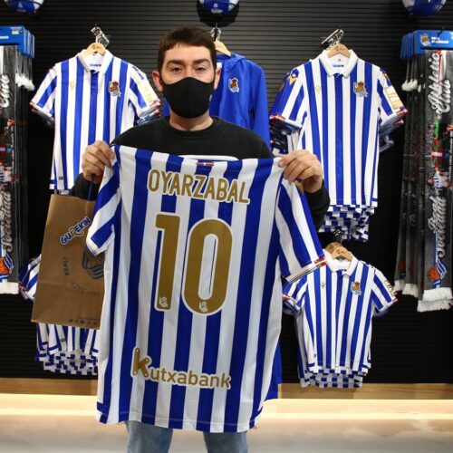 Image de l'article La Real Sociedad présente un maillot spécial pour la finale de la Coupe du Roi