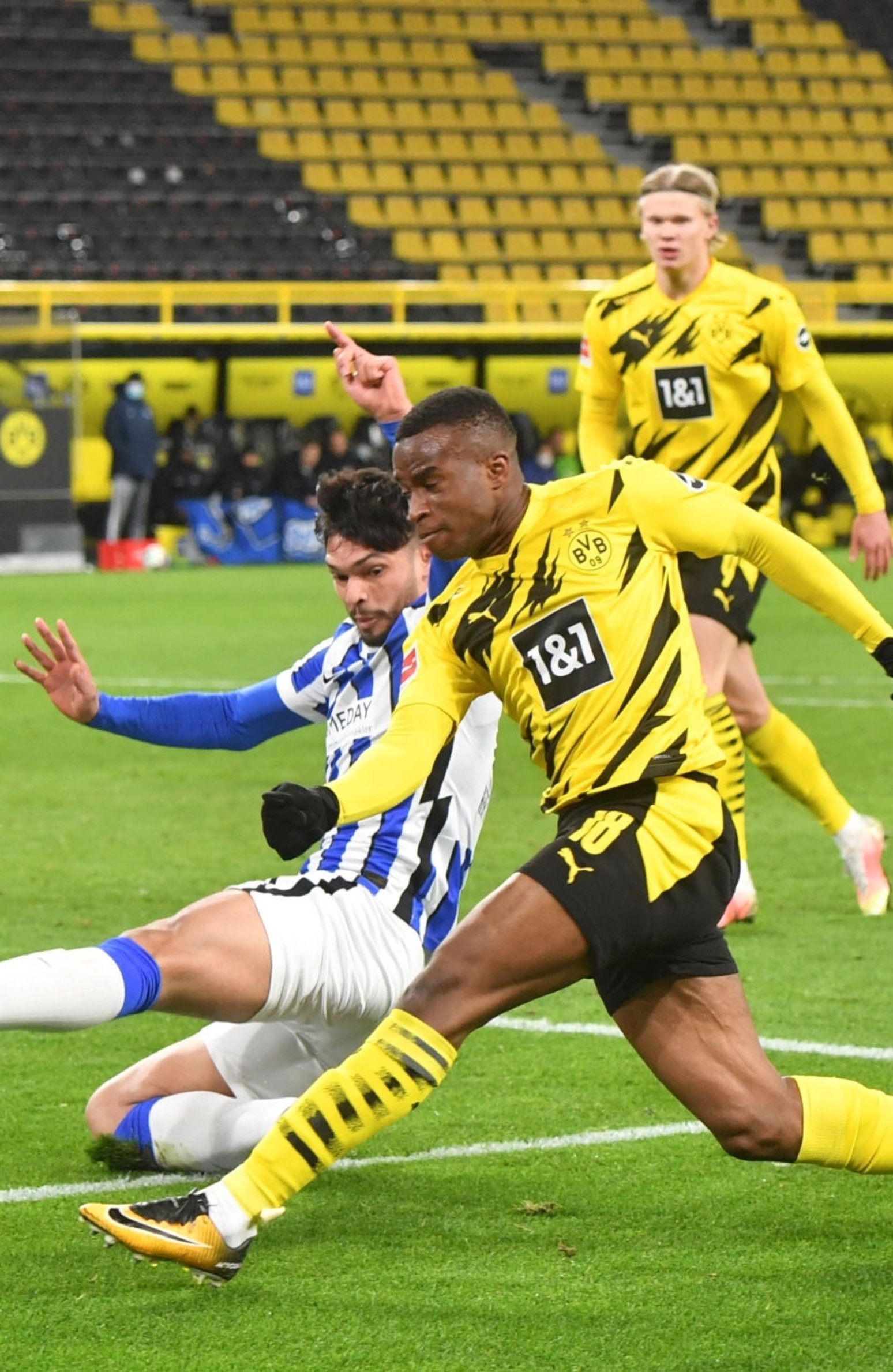 moukoko-nike-mercurial-vapor