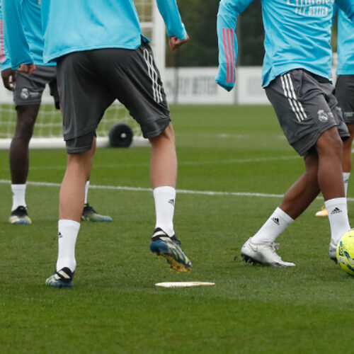 Image de l'article La composition de Real - Barça en crampons