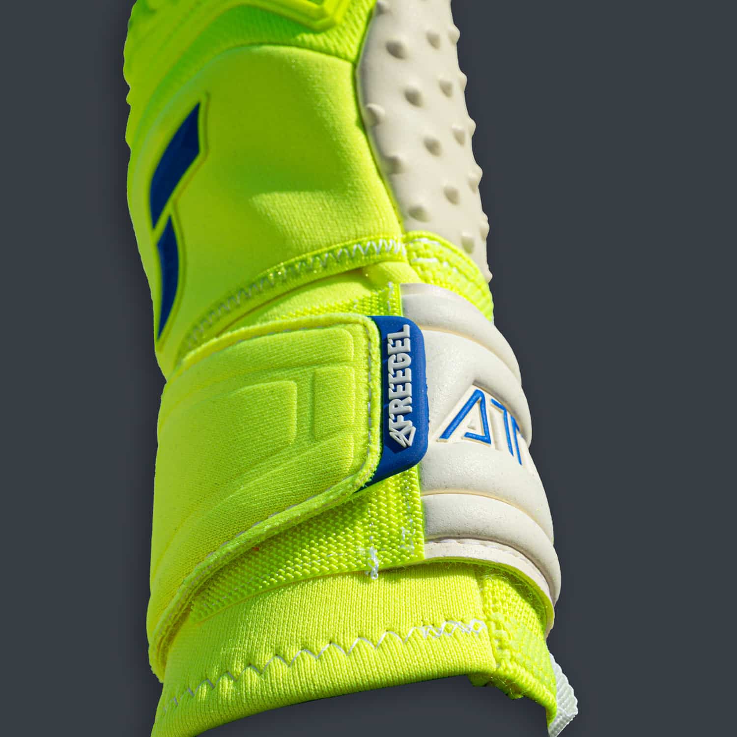 Latex Speedbump gants Reusch