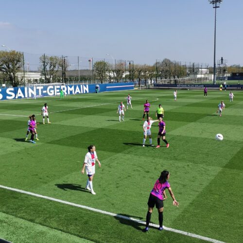 Image de l'article Quand les joueuses de Soyaux jouent face au PSG .... avec le maillot extérieur du PSG !