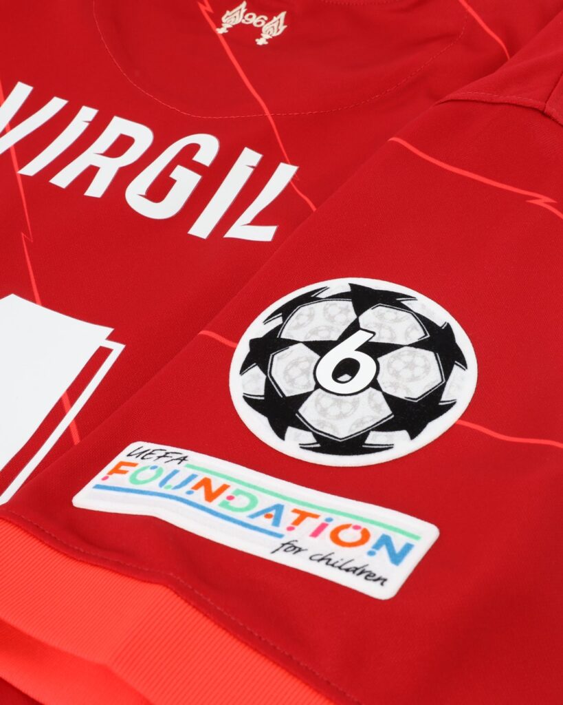 Nouveau badge Champions League 2021-2022