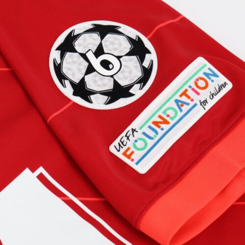 Image de l'article Ligue des Champions : Pourquoi tous les vainqueurs n'ont pas le droit au badge d'honneur ?