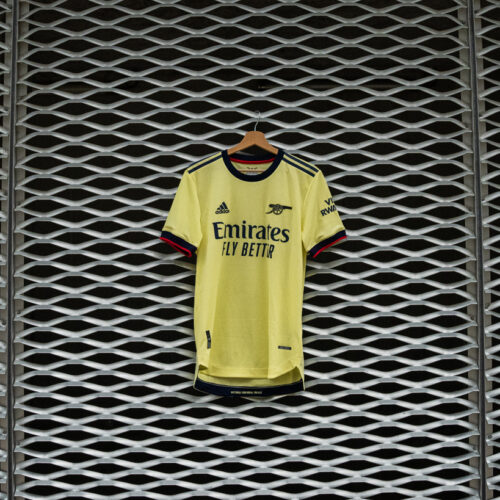 Image de l'article Les maillots d'Arsenal 2021-2022 présentés par adidas
