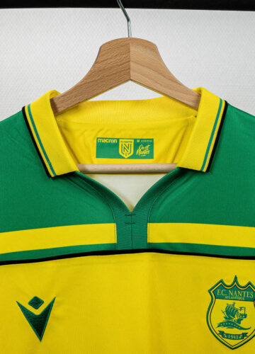 Image de l'article Le FC Nantes réédite son maillot de champion de France 2000-2001 !
