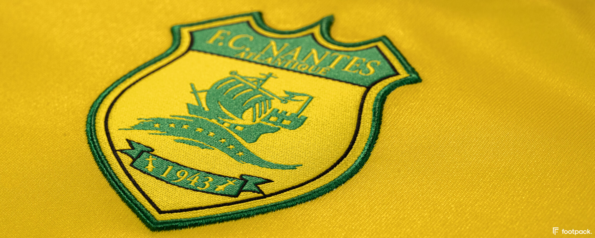 Vintage FC Nantes home football shirt 2001-2002 Le Coq