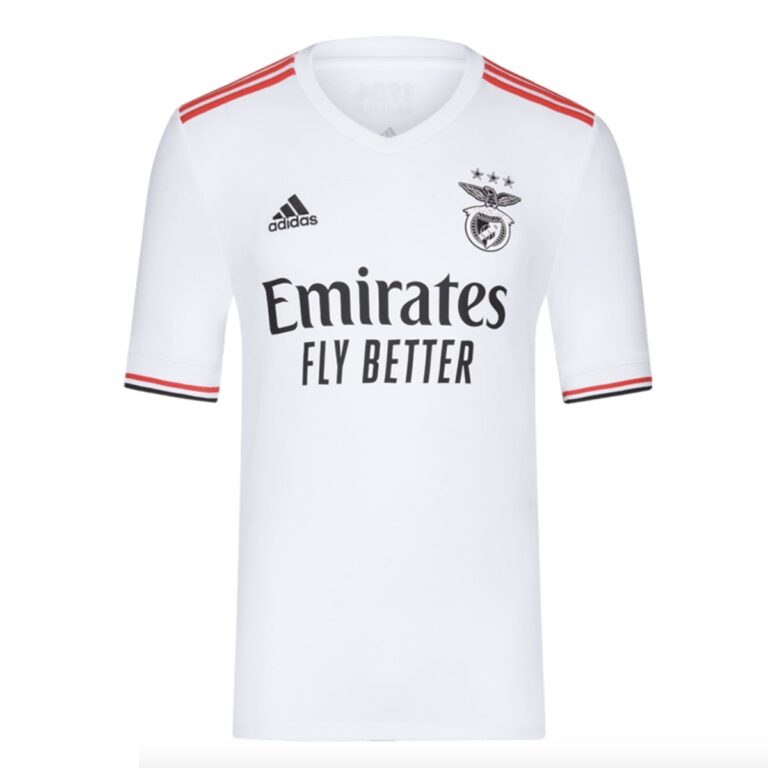 Les maillots du Benfica pour la saison 2015-2016 sont sortis - presque