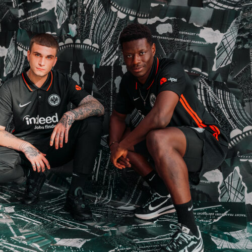 Image de l'article Les maillots de l'Eintracht Francfort 2021-2022 présentés par Nike