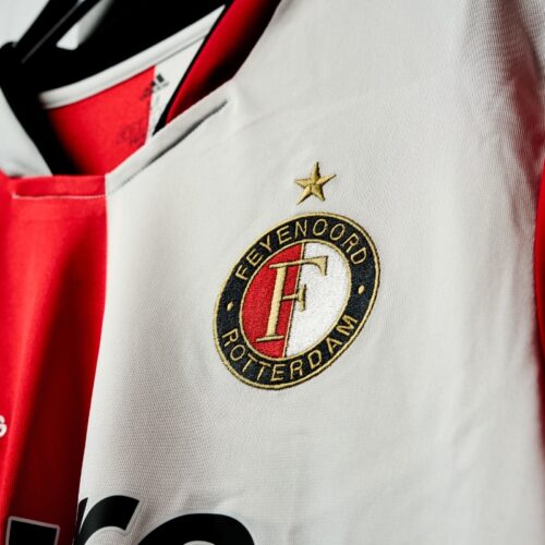 Image de l'article Les maillots du Feyenoord Rotterdam 2021-2022 présentés par adidas