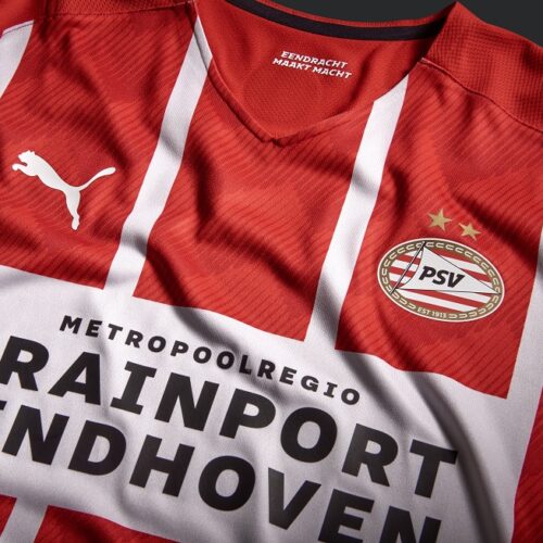 Image de l'article Les maillots du PSV Eindhoven 2021-2022 révélés par PUMA
