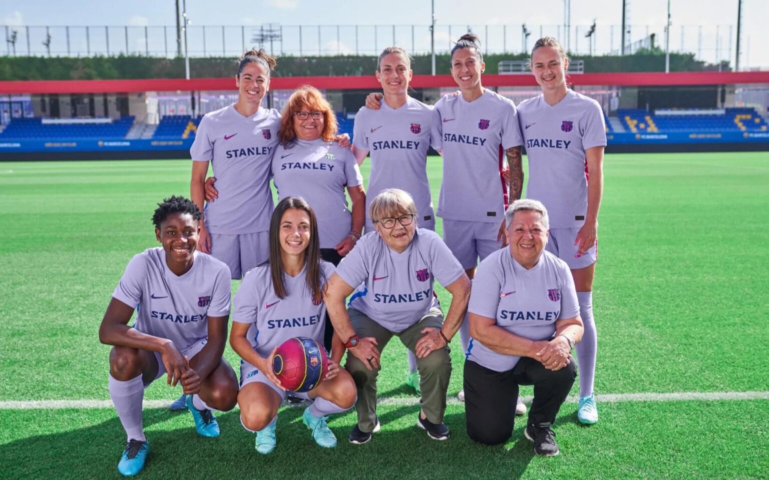 Les maillots du Barça 20212022 dévoilés par Nike
