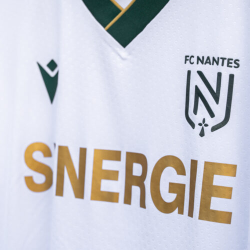 Image de l'article Le blanc fait son retour sur le maillot du FC Nantes extérieur