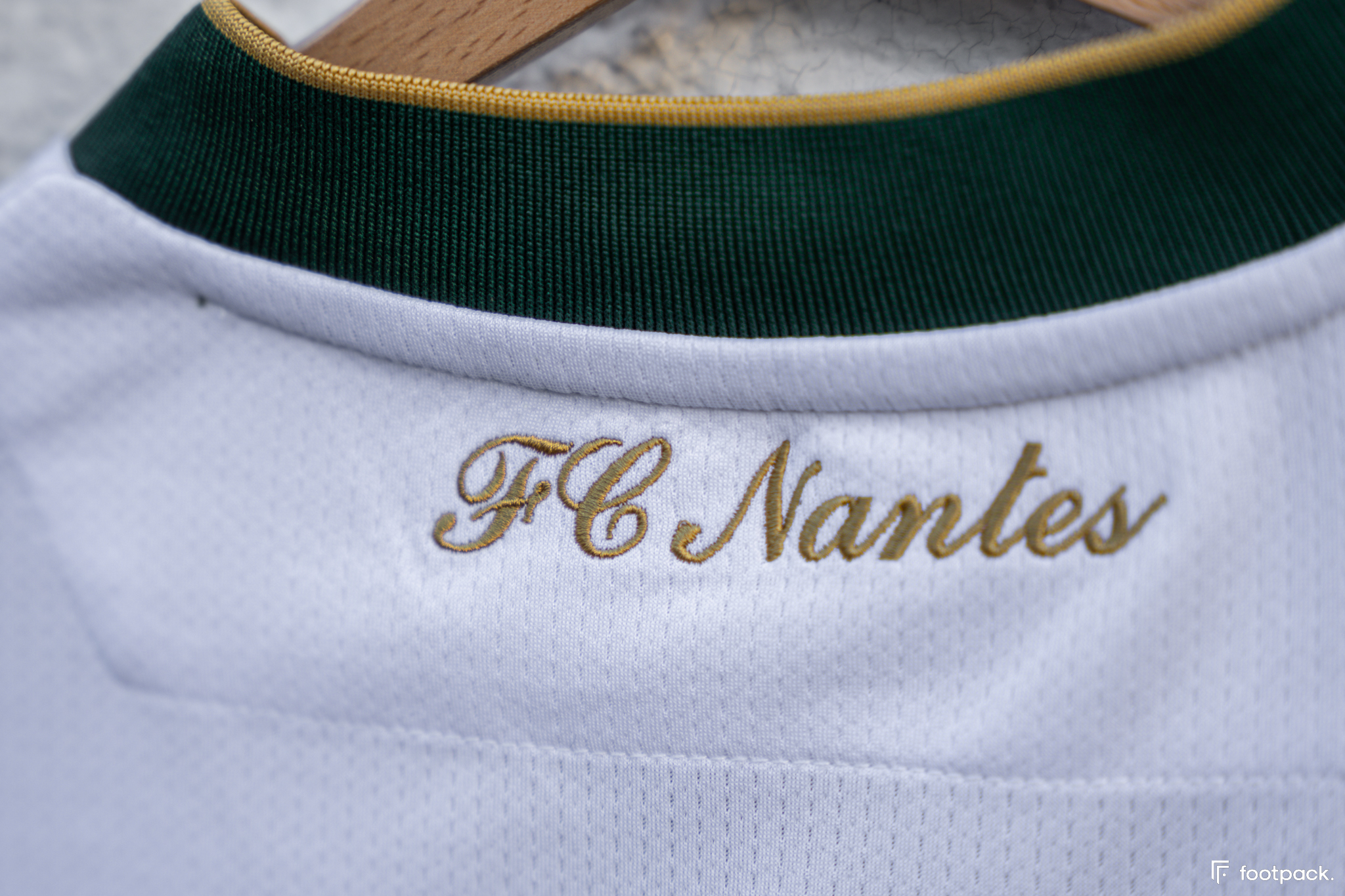 Maillot FC Nantes 2021-2022 exterieur Macron - footpack.