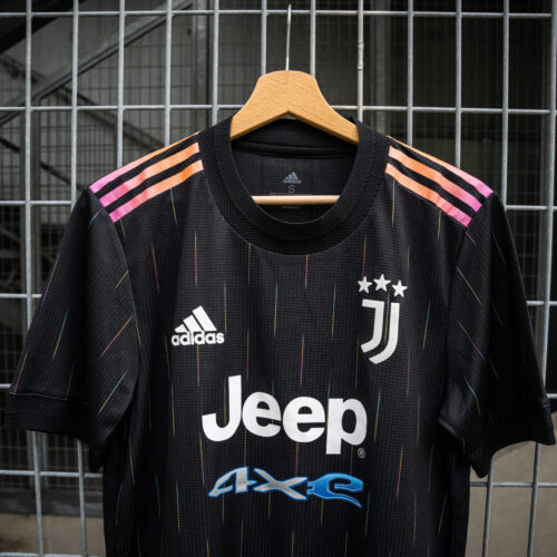 Image de l'article Quels sont les nouveaux maillots 2021-2022 dévoilés ? - Épisode #7
