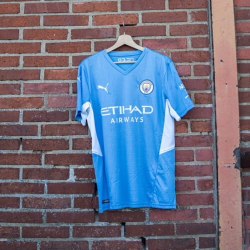 Image de l'article Les maillots de Manchester City 2021-2022 présentés par PUMA