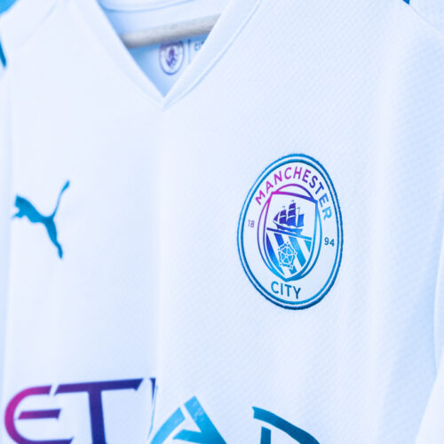 Image de l'article Le maillot extérieur de Manchester City imaginé pour célébrer ... l'eau potable !