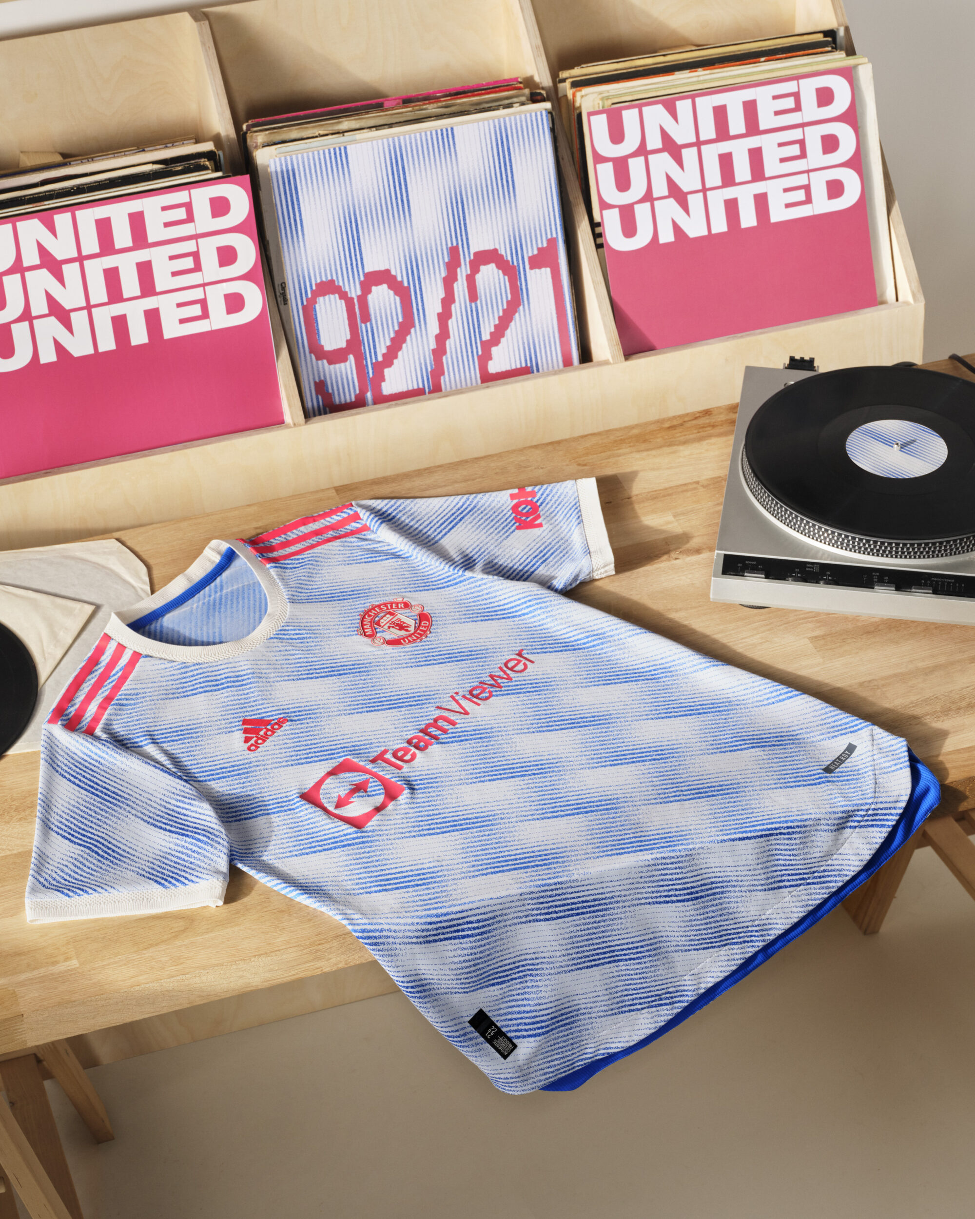 Maillot Manchester United 2021-2022 exterieur adidas