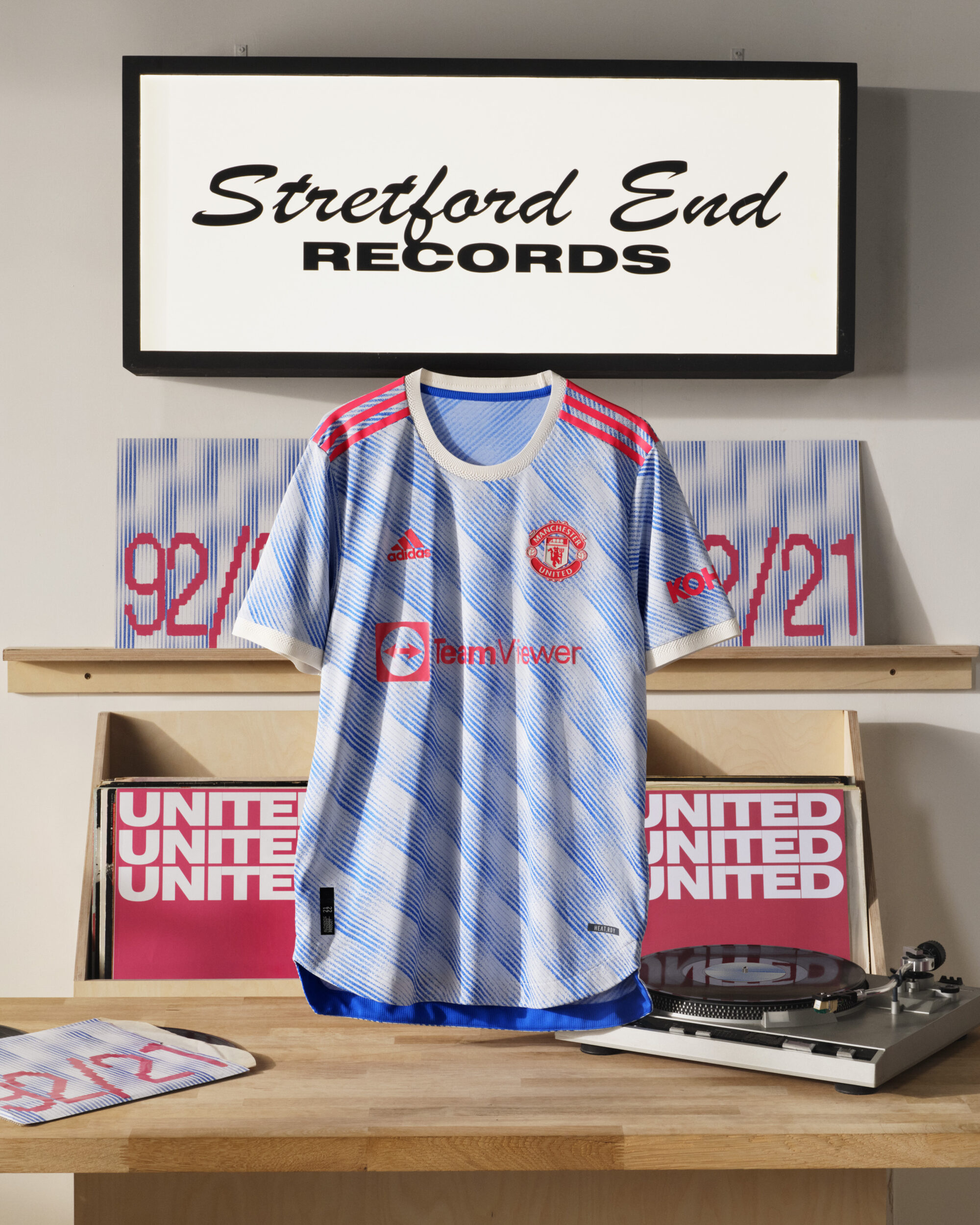 Les maillots de Manchester United 20212022 dévoilés par adidas