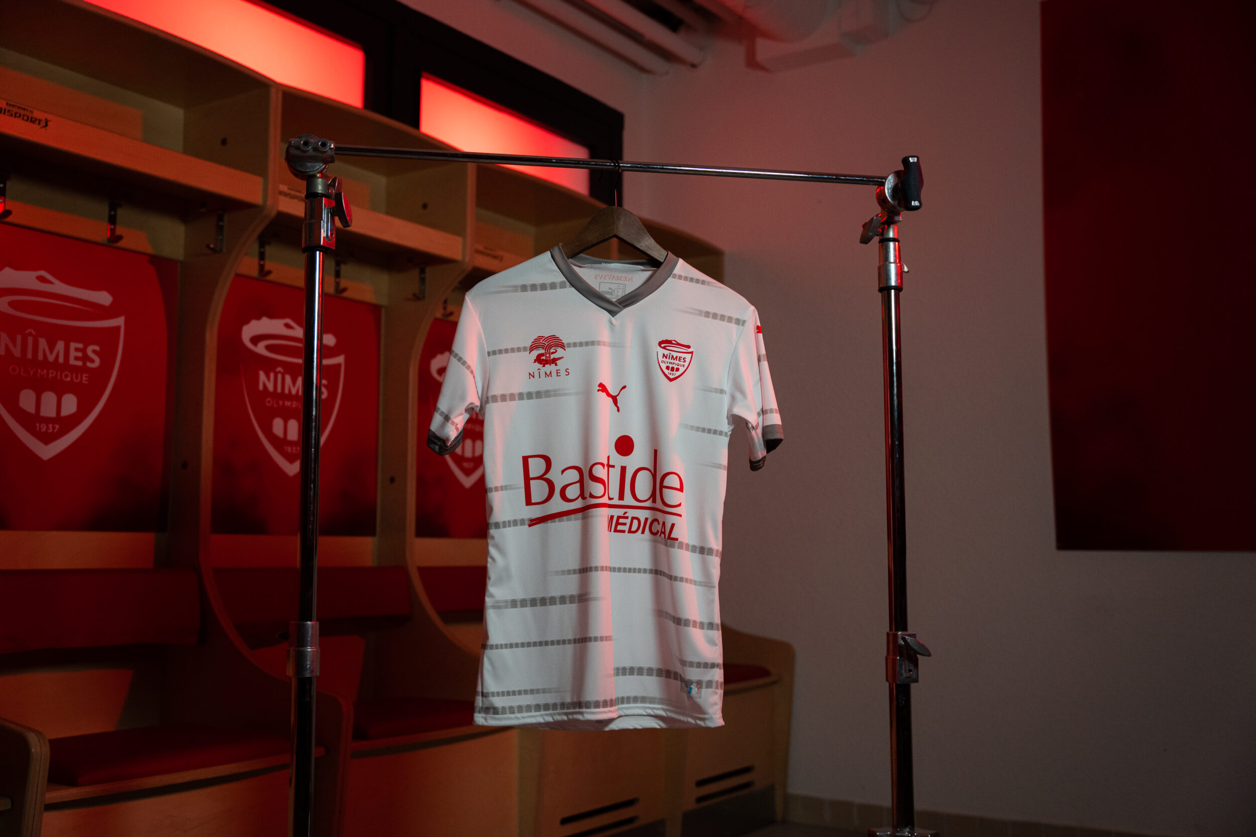 Maillot Nîmes Olympique extérieur 2021-2022 PUMA
