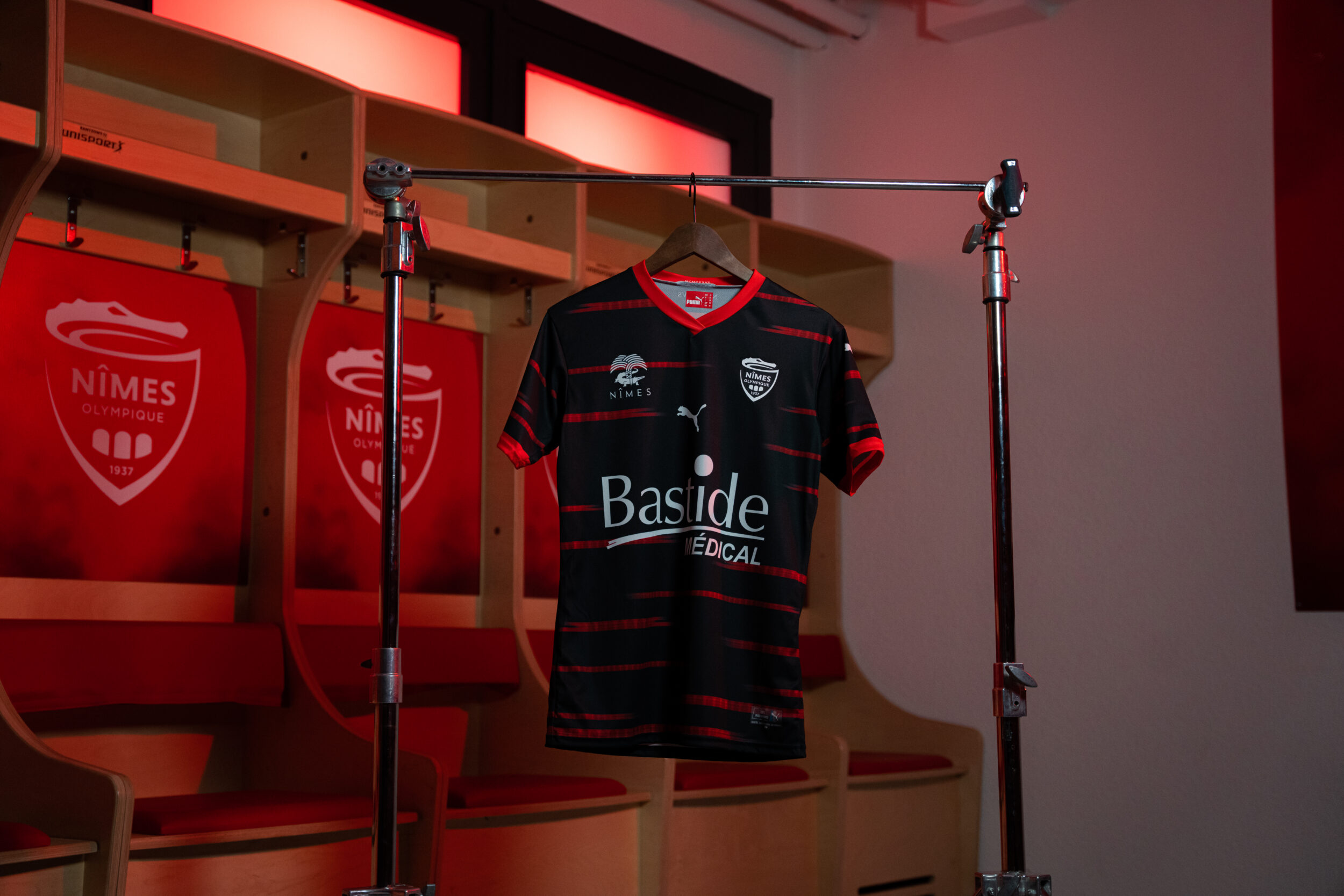 Nîmes Olympique 2022-23 Away Kit